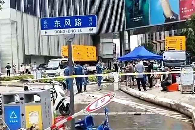 呼和浩特蔡瑞健康评估与管理有限公司排涝突击队在排涝现场